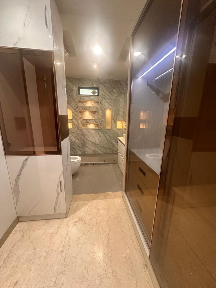 Bathroom, dlf-garden-villas 4 Bedroom 310 Sq.Yd. Builder Floor In Sector 43 Gurgaon 9175985