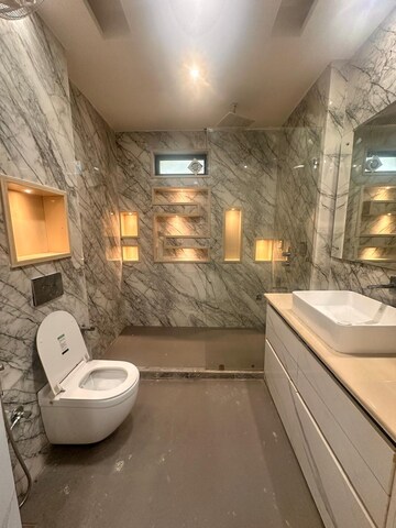 Bathroom in 4 BHK Builder Floor at DLF Garden Villas, Sector 43 – for Sale