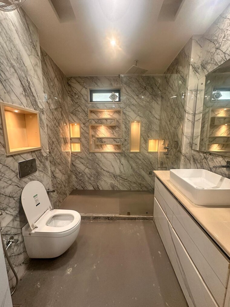 Bathroom, dlf-garden-villas 4 Bedroom 310 Sq.Yd. Builder Floor In Sector 43 Gurgaon 9175985