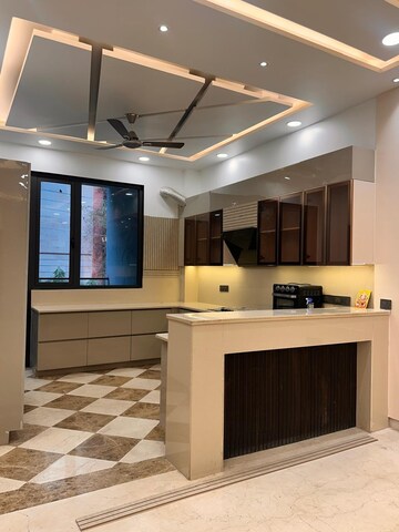 Kitchen in 4 BHK Builder Floor at DLF Garden Villas, Sector 43 – for Sale
