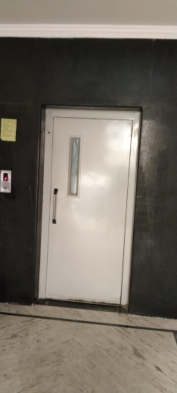Lift in 3 BHK Apartment at RK Residency Banjara Hills, Banjara Hills – for Rent