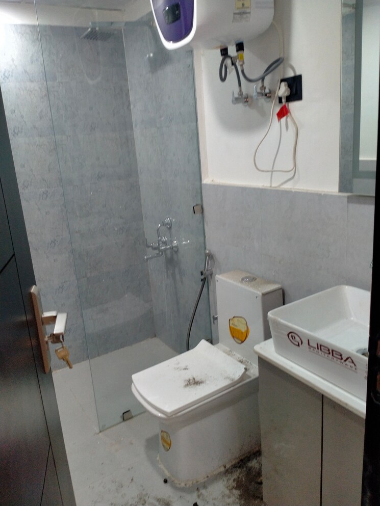 Bathroom, suncity-avenue-76 2 Bedroom 735 Sq.Ft. Apartment In Sector 76 Gurgaon 9176044