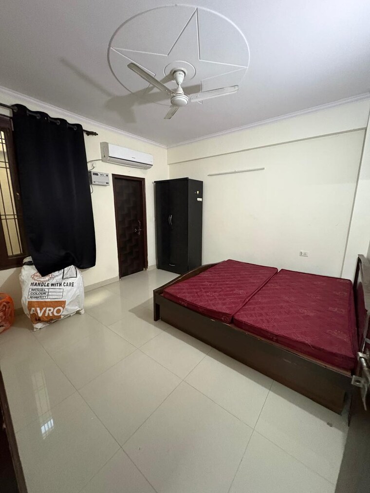 Bedroom, sector 15 3 Bedroom 1800 Sq.Ft. Builder Floor In Sector 15 Gurgaon 9176058
