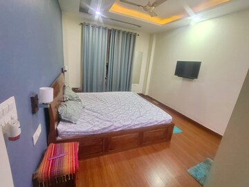 Bedroom in 3 BHK Builder Floor at Sector 15 – for Rent