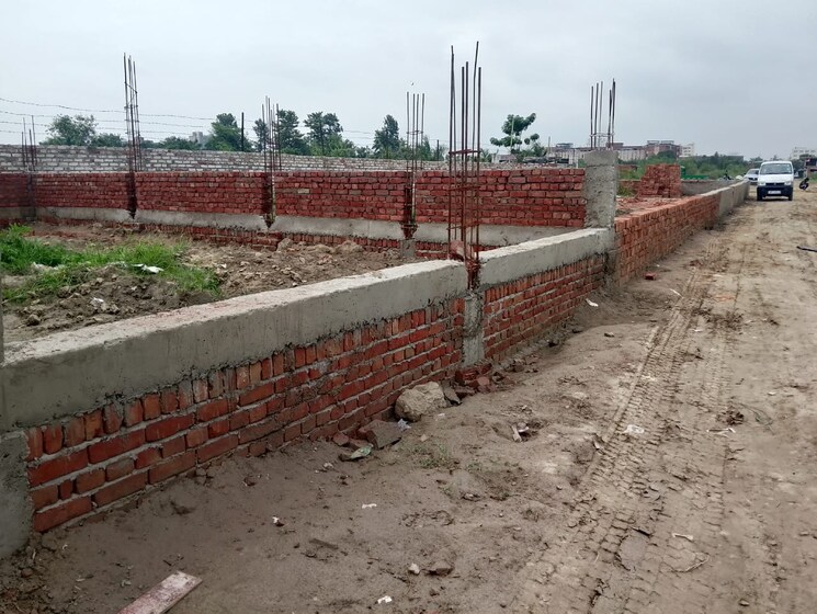 Balcony, sector 86  65 Sq.Yd. Plot In Sector 86 Noida 9176050