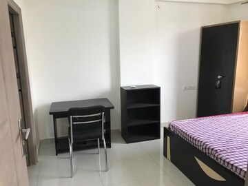 Room in 3 BHK Apartment at Raja Park – for Rent