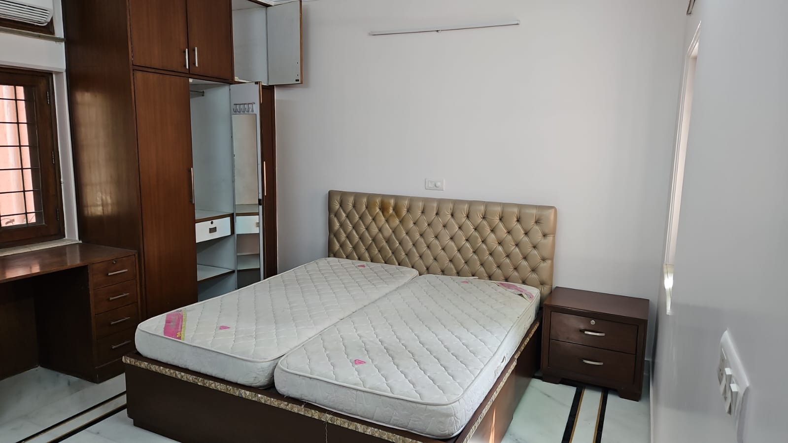 2.5 BHK + Extra Room Apartment For Rent in Jasola Rwa 110025