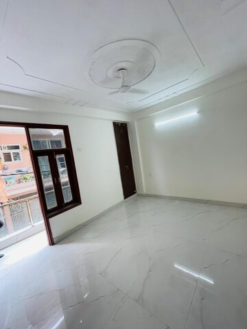 Room in 2 BHK Independent House at Chattarpur – for Sale