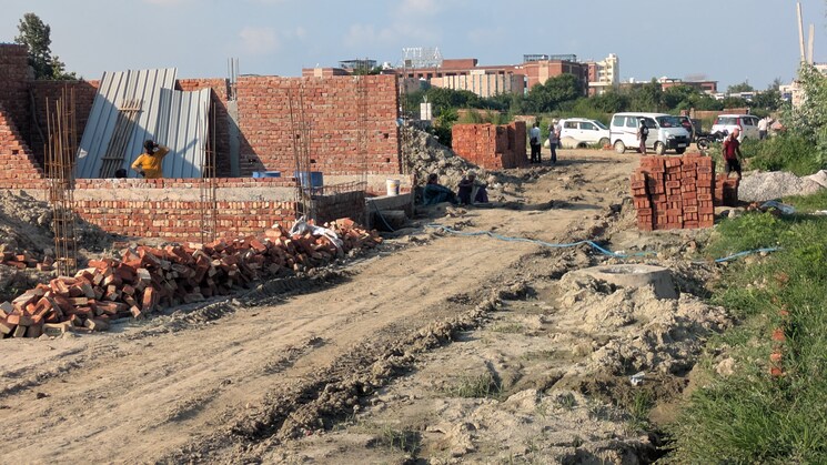 undefined, sector 86  140 Sq.Yd. Plot In Sector 86 Noida 9176106