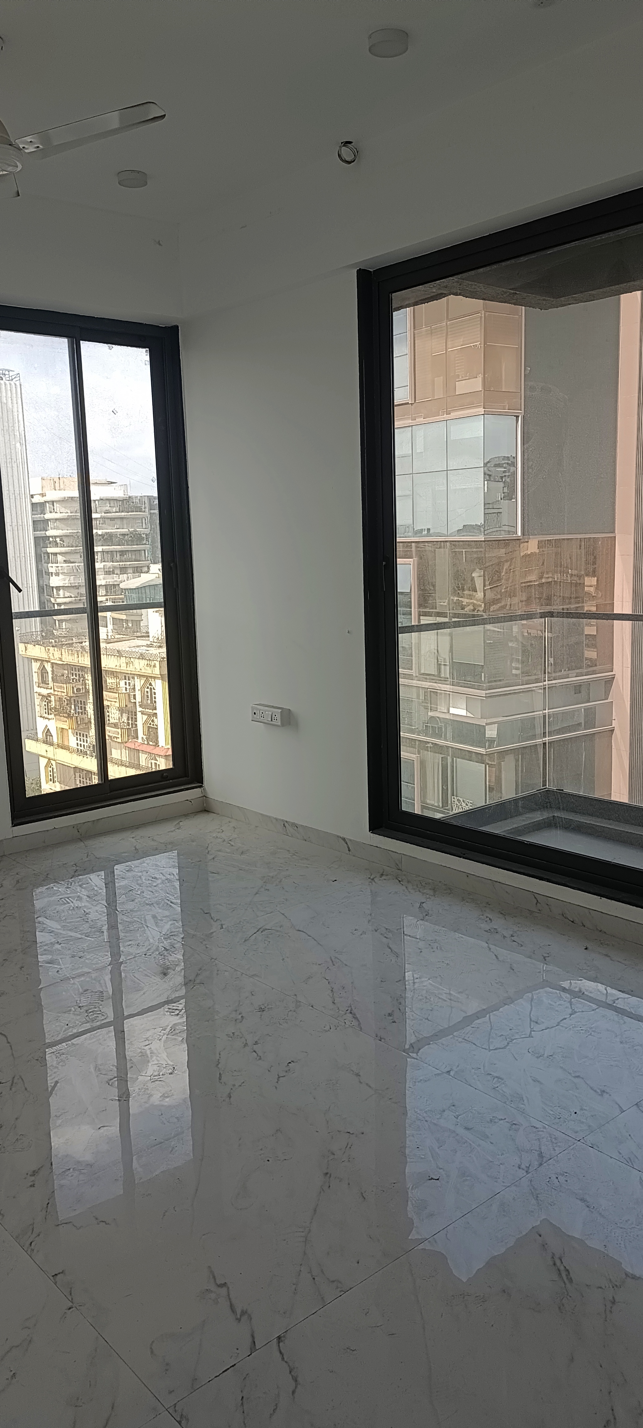 3 BHK + Servant Room Apartment For Rent in DLH Dawn