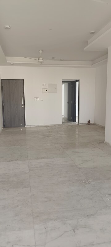 Room in 3 BHK Apartment at DLH Dawn, Santacruz West – for Rent
