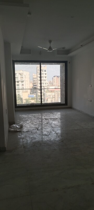 Room in 3 BHK Apartment at DLH Dawn, Santacruz West – for Rent