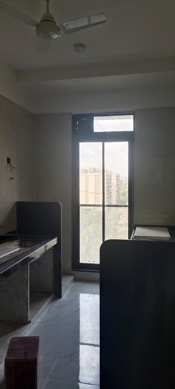 Room in 3 BHK Apartment at DLH Dawn, Santacruz West – for Rent