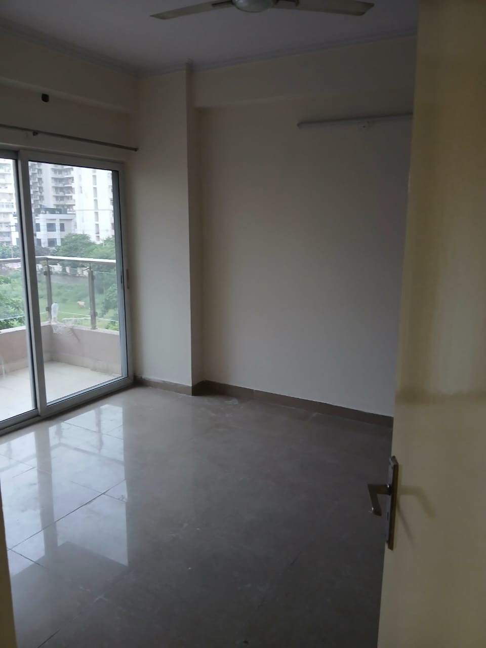 3 BHK + Study Room Apartment For Rent in Gaurs Cascades