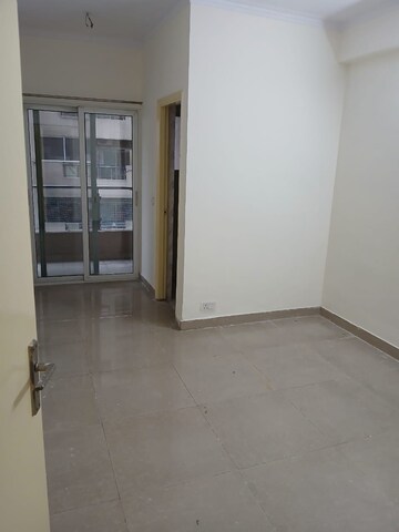 Room in 3 BHK Apartment at Gaurs Cascades, Raj Nagar Extension – for Rent
