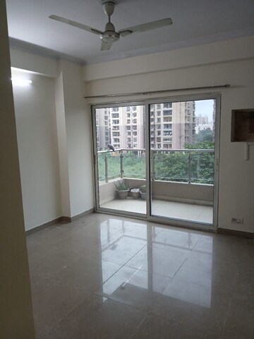 Room in 3 BHK Apartment at Gaurs Cascades, Raj Nagar Extension – for Rent