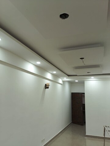 Room in 2 BHK Apartment at Suncity Avenue 76, Sector 76 – for Rent