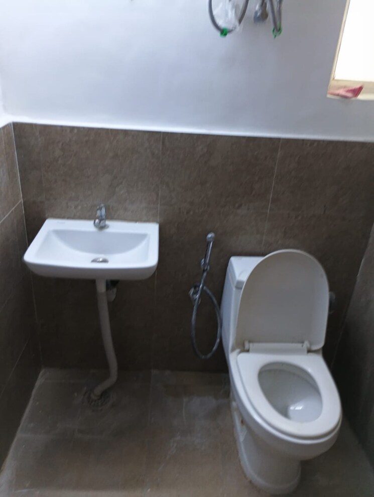 Bathroom, suncity-avenue-76 2 Bedroom 635 Sq.Ft. Apartment In Sector 76 Gurgaon 9176216