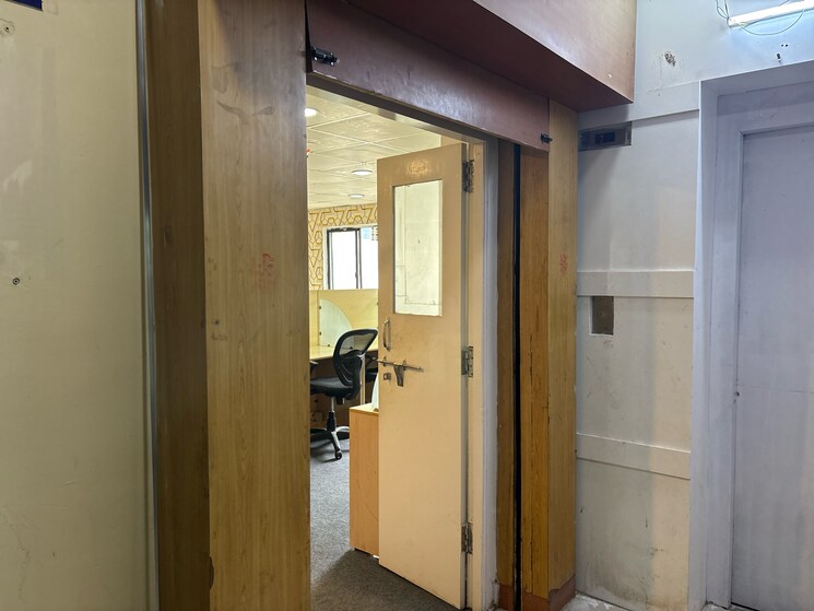 Room, madhapur Commercial Office Space 1000 Sq.Ft. In Madhapur Hyderabad 9176235