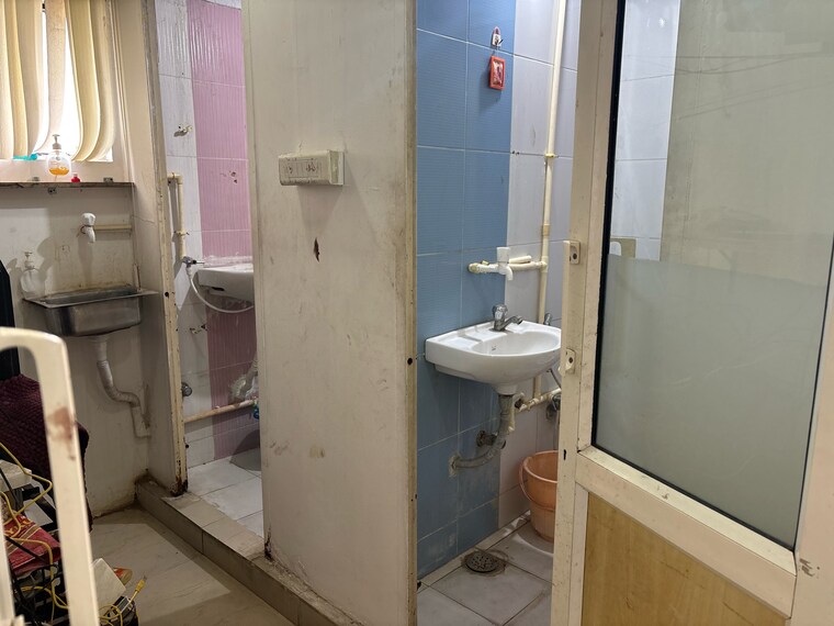 Bathroom, madhapur Commercial Office Space 1000 Sq.Ft. In Madhapur Hyderabad 9176235