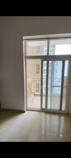 Room in 3 BHK Apartment at Gaur City 2 - 16th Avenue, Sector 16c Greater Noida – for Sale