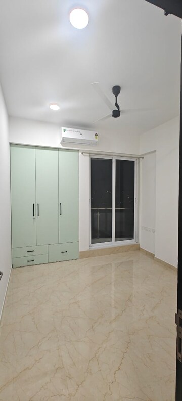 Room in 2 BHK Apartment at Rosa Manhattan, Ghodbunder Road – for Rent