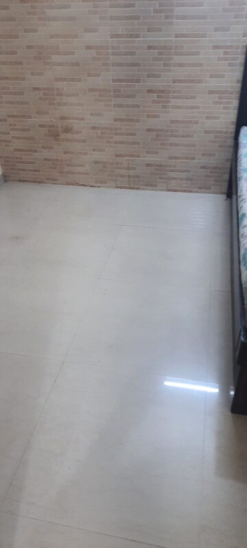 Room in 1 BHK Apartment at Suchidham Complex, Goregaon East – for Rent