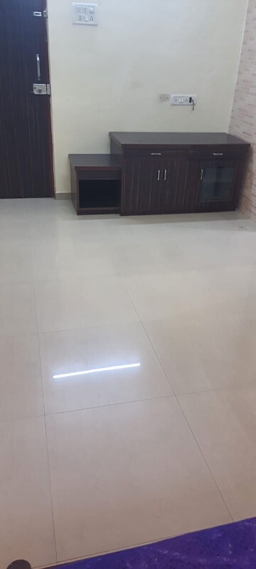 Room in 1 BHK Apartment at Suchidham Complex, Goregaon East – for Rent