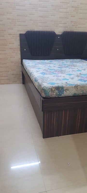 Room in 1 BHK Apartment at Suchidham Complex, Goregaon East – for Rent