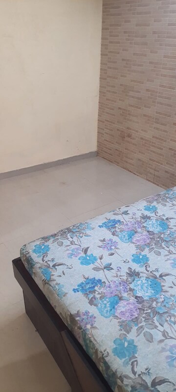 Room in 1 BHK Apartment at Suchidham Complex, Goregaon East – for Rent