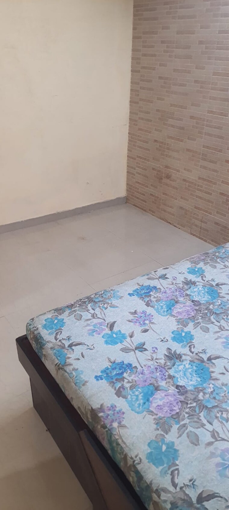 Room, suchidham-complex 1 Bedroom 380 Sq.Ft. Apartment In Goregaon East Mumbai 9176333