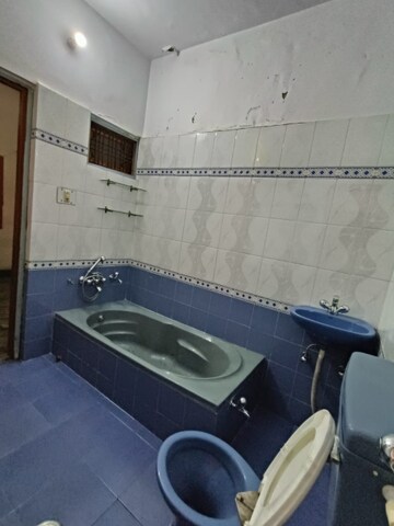 Bathroom in 2.5 BHK Independent House at Gomti Nagar – for Rent