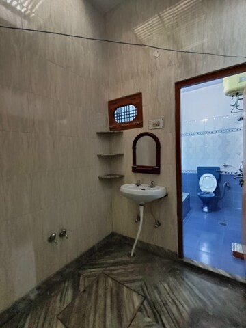Bathroom in 2.5 BHK Independent House at Gomti Nagar – for Rent