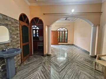 Living Room in 2.5 BHK Independent House at Gomti Nagar – for Rent
