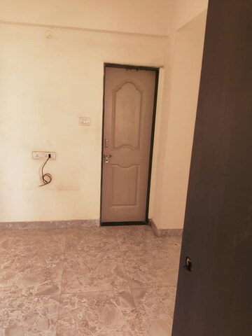 Room in 1 BHK Apartment at Balaji Complex CHS, Balaji Nagar – for Rent
