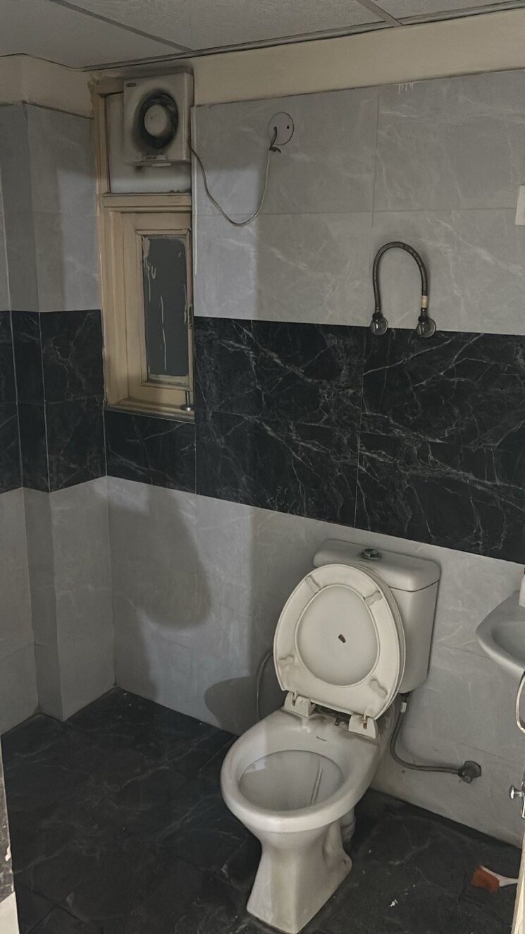 Bathroom, svp-gulmohur-garden 3 Bedroom 1185 Sq.Ft. Apartment In Raj Nagar Extension Ghaziabad 9176360