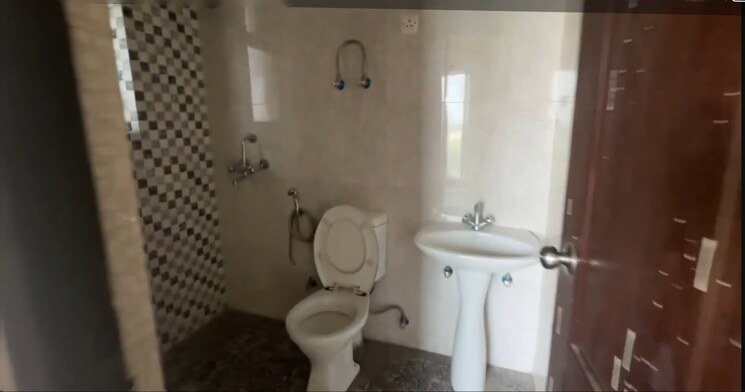 Bathroom, aditya-urban-homes 2 Bedroom 840 Sq.Ft. Apartment In Shahpur Bamheta Ghaziabad 9176393