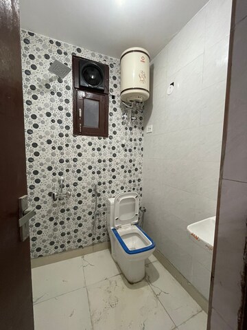 Bathroom in 1 BHK Apartment at Saket – for Rent
