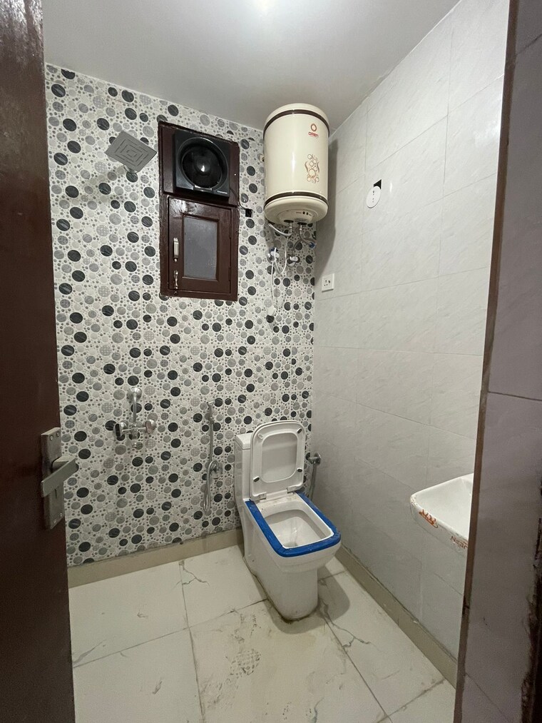 Bathroom, saket 1 Bedroom 680 Sq.Ft. Apartment In Saket Delhi 9176437