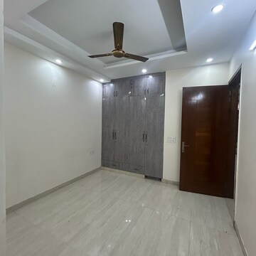 Room in 3 BHK Builder Floor at Sector 46 – for Rent