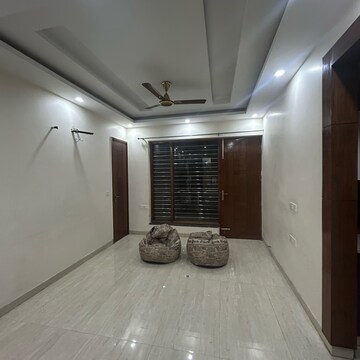 Room in 3 BHK Builder Floor at Sector 46 – for Rent