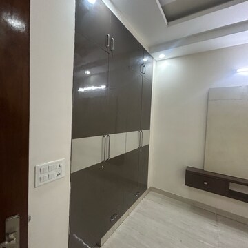 Room in 3 BHK Builder Floor at Sector 46 – for Rent