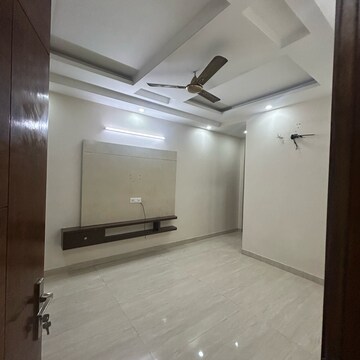 Room in 3 BHK Builder Floor at Sector 46 – for Rent