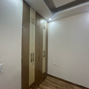 Room in 3 BHK Builder Floor at Sector 46 – for Rent