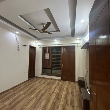 Bedroom in 3 BHK Builder Floor at Sector 46 – for Rent
