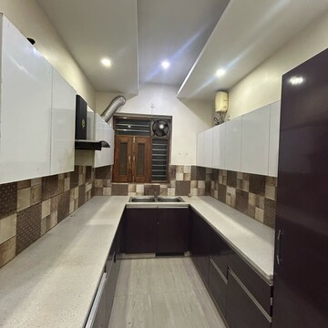 Kitchen in 3 BHK Builder Floor at Sector 46 – for Rent