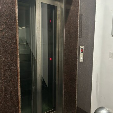 Building Lobby in 3 BHK Builder Floor at Sector 46 – for Rent