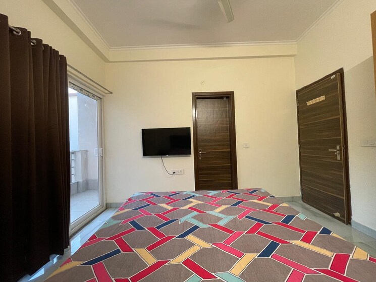 Bedroom, sector 56 3 Bedroom 250 Sq.Yd. Builder Floor In Sector 56 Gurgaon 9176484