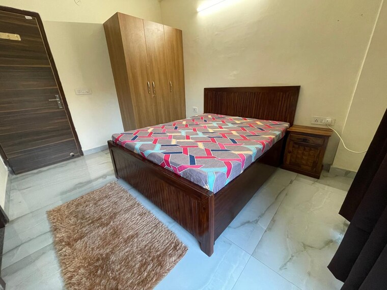 Bedroom, sector 56 3 Bedroom 250 Sq.Yd. Builder Floor In Sector 56 Gurgaon 9176484