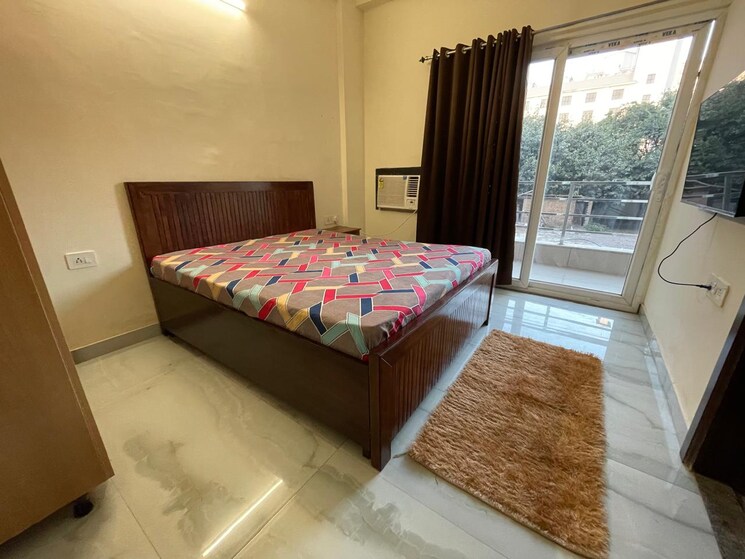 Bedroom, sector 56 3 Bedroom 250 Sq.Yd. Builder Floor In Sector 56 Gurgaon 9176484